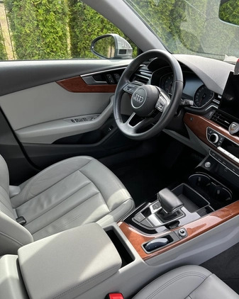 Audi A4 cena 98900 przebieg: 25000, rok produkcji 2021 z Poznań małe 137